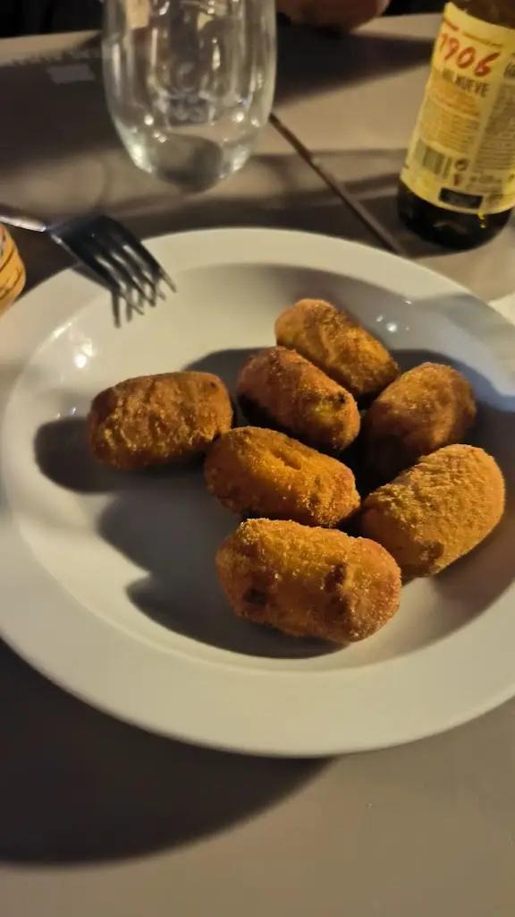 loughery2010_A Cave_Real_review