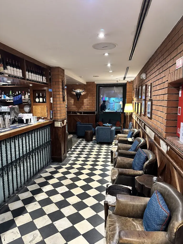 Adam Dowd_La Paparrucha_Real_reseña