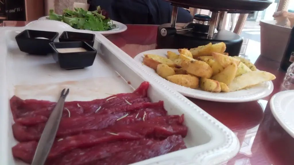 Eating Bear Taberna Lusitana_Real_slider_image_2