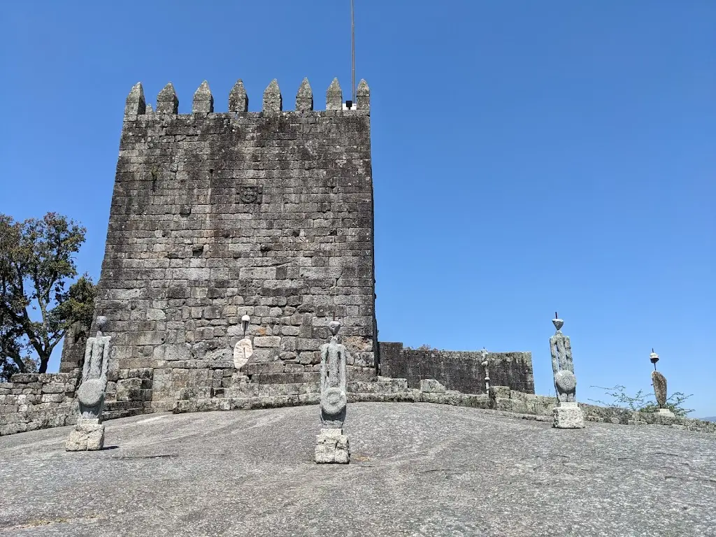 John N_O Castelo_Póvoa de Lanhoso_reseña