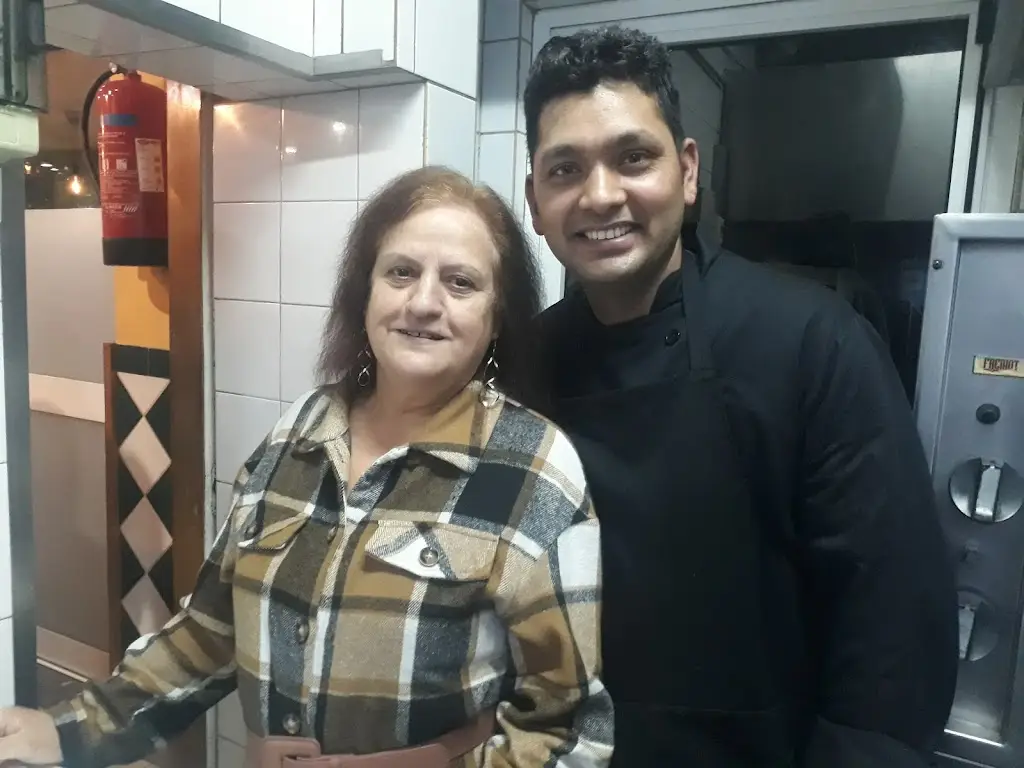 Bhim Phoenix Koirala_Restaurante Carvalho_Riba de Ave_reseña