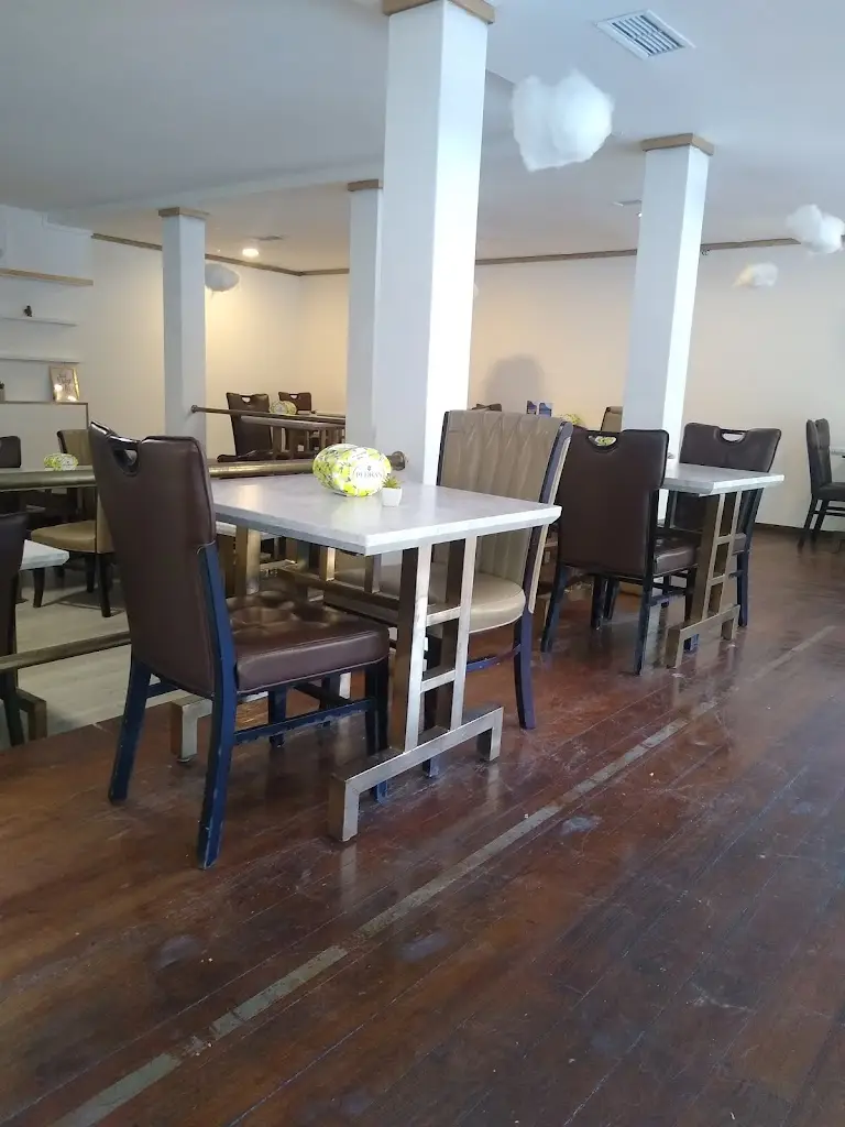 Nuvem d'enfeites ristorante a Riba de Ave