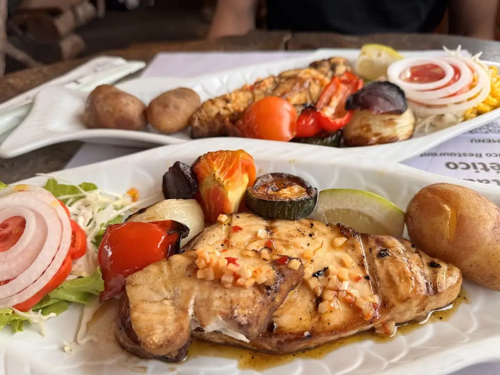 Olya Vera_Restaurant Atletico_Horta_recensione