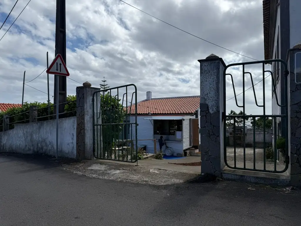 Valerie Freitas_Cantinho das Mercês_Feteira_recensione