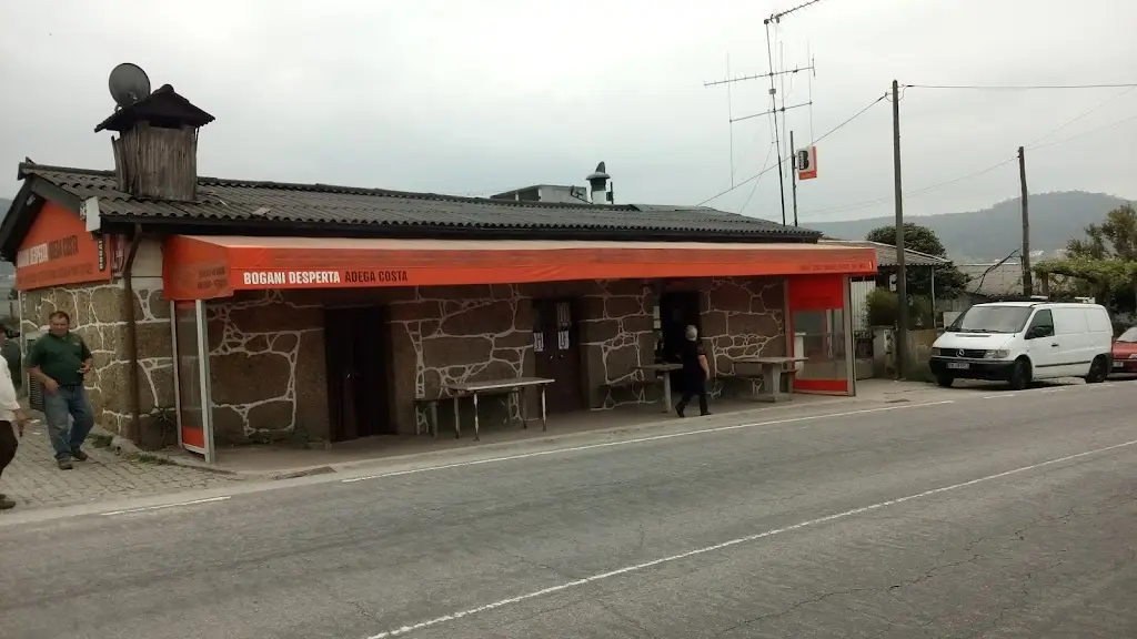 Adega Costa restaurante en Várzea