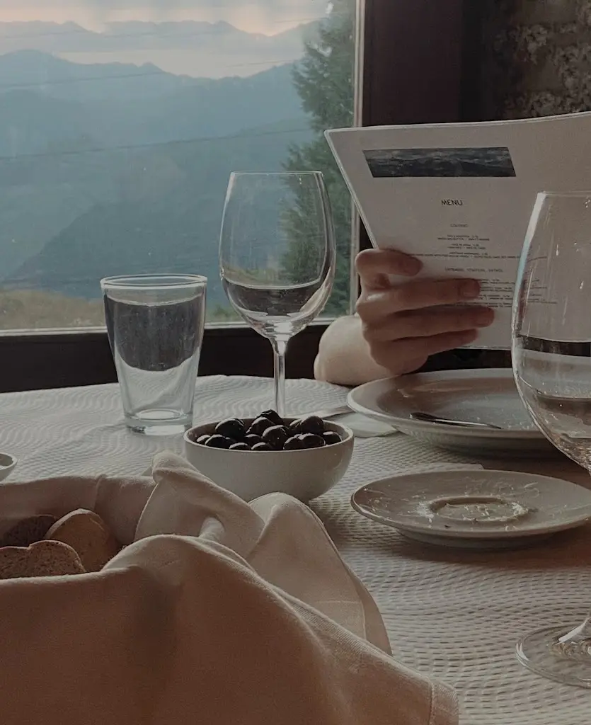 Yuqi Zhao_Restaurante Cabreira Terrace_Vieira do Minho_avis