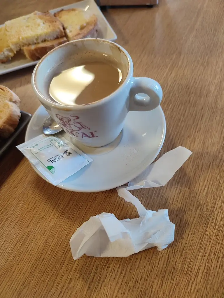 Myriam Gomez_Café Avenida_Freixo de Espada à Cinta_recensione