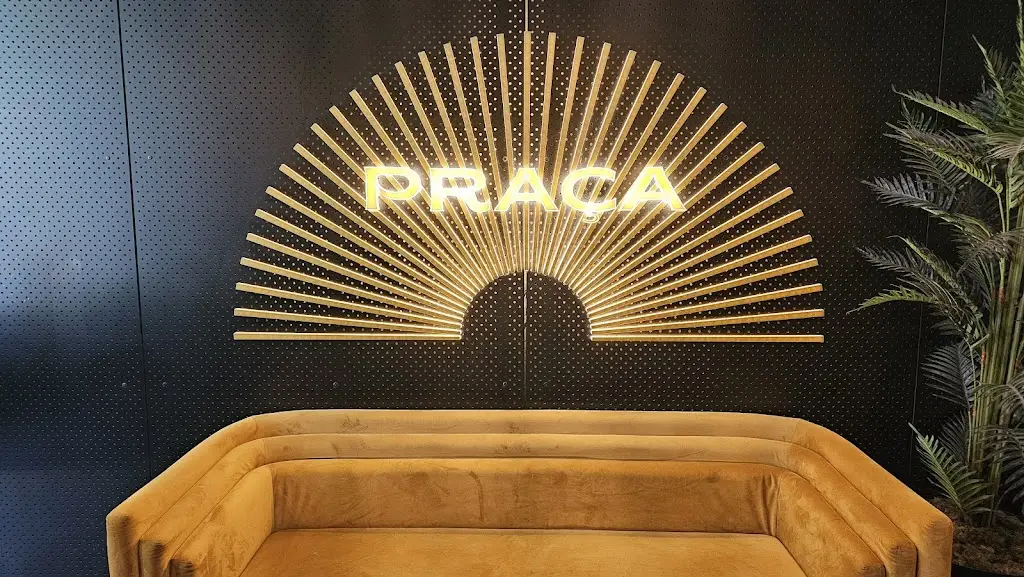 Darron Mark (DigitalNomadNI)_Praça_Vila Nova de Famalicão_recensione