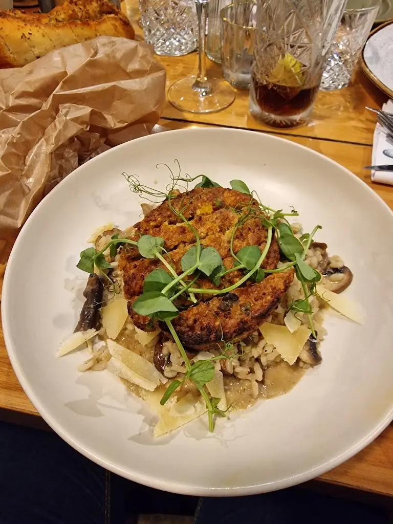 Amela Alispahić_Praça_Vila Nova de Famalicão_recensione