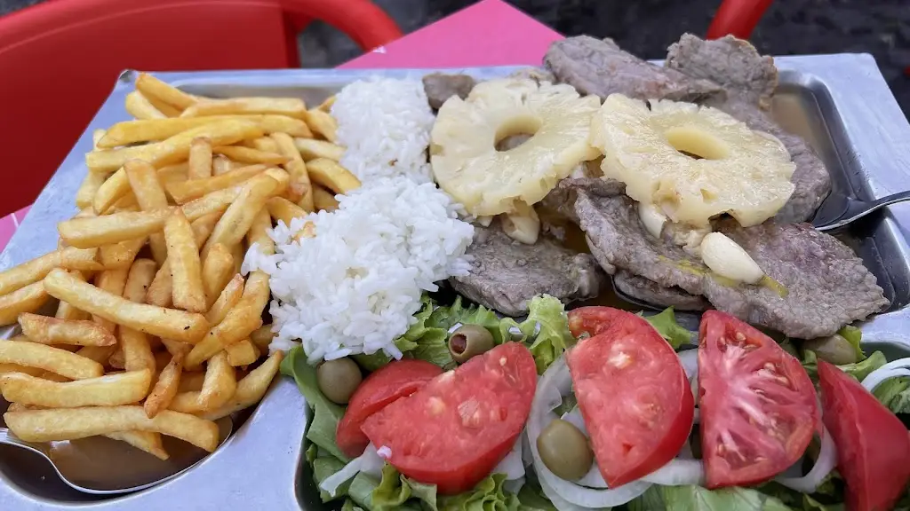 Justin DeNicola_Restaurante O Lima_Horta_avis