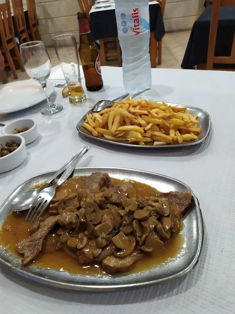 Restaurante "Ponto de Encontro" restaurant in Carrazeda de Anciães
