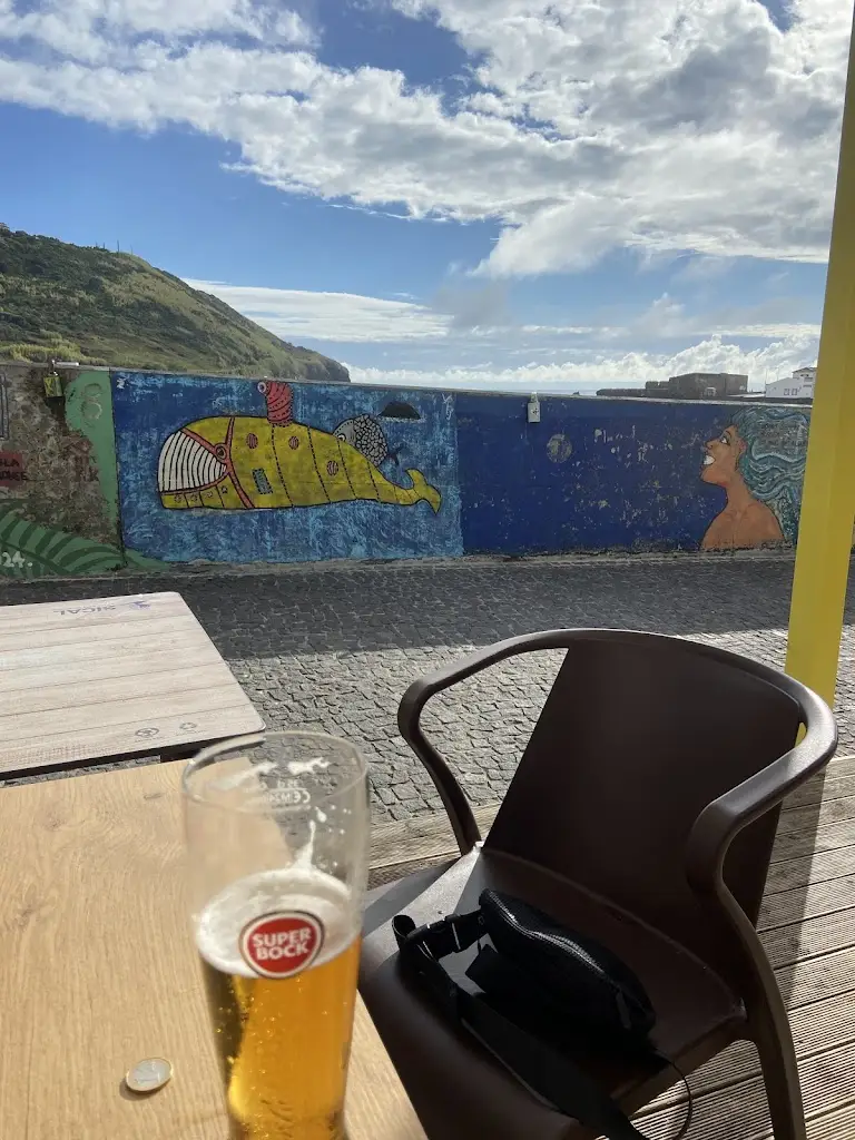 Mike Freivogel_Cafe Do Porto Pim_Horta_recensione