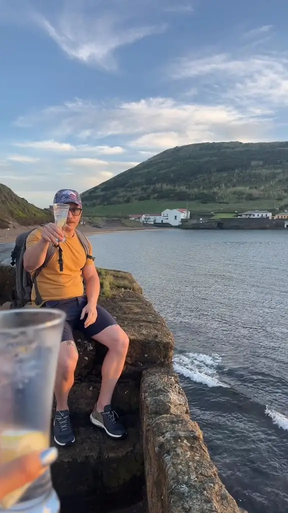 Rachel Y-B_Cafe Do Porto Pim_Horta_recensione