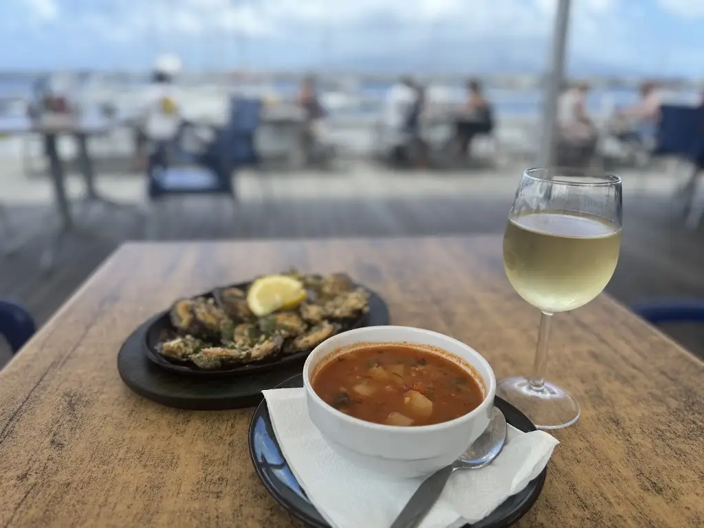 Olga Tchaikovska_Peter Café Sport_Horta_recensione