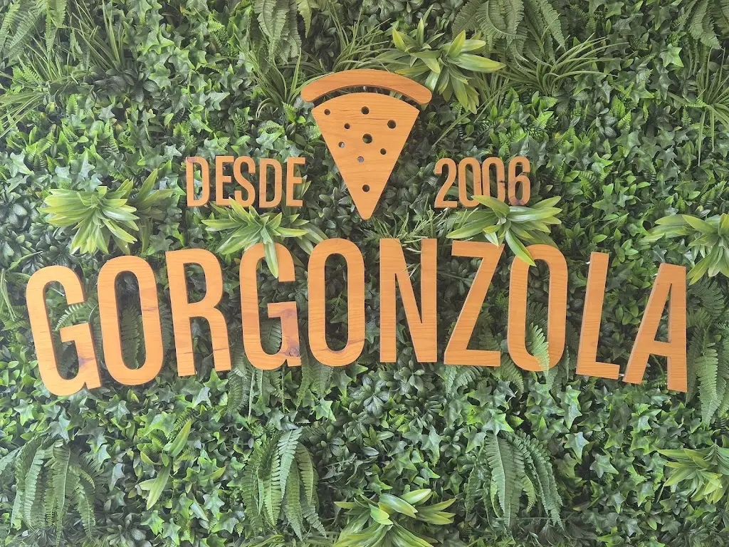 Candice Declerck_Pizzaria Gorgonzola_Miranda do Douro_reseña