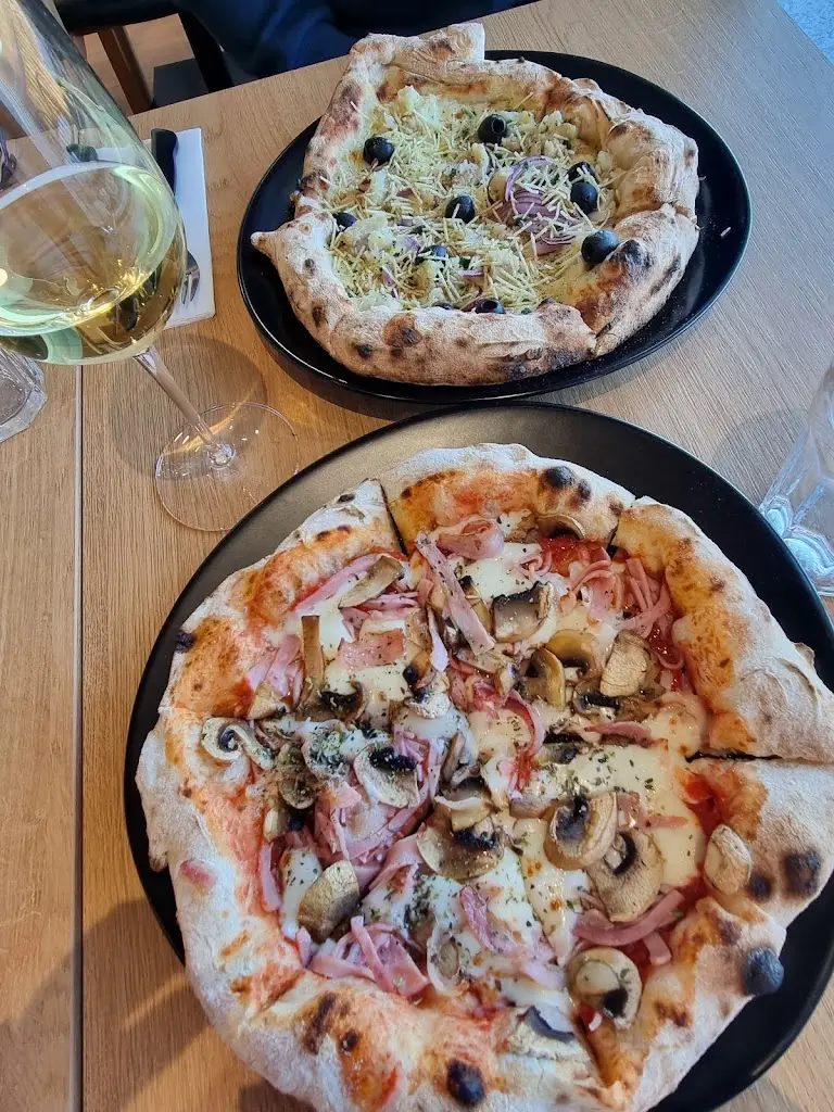 Šarlota Šmýdová_Pizzaria Gorgonzola_Miranda do Douro_reseña