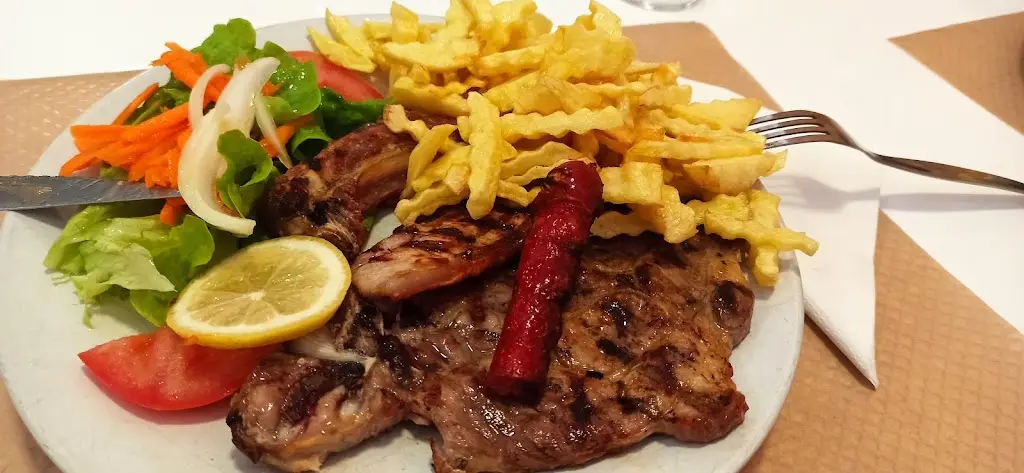 Fernando Nahat Jardim_Bifanas da Sé_Castelo Branco_recensione