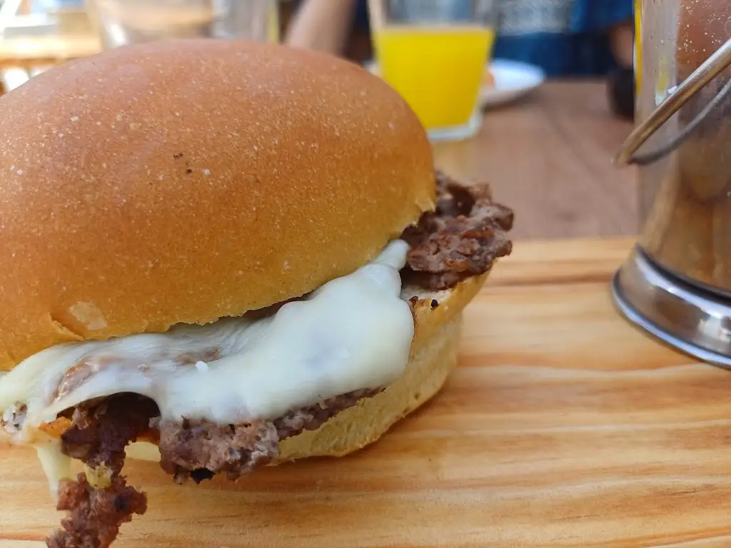 Tricia Walters_Neptuno Lounge Bar_Horta_recensione