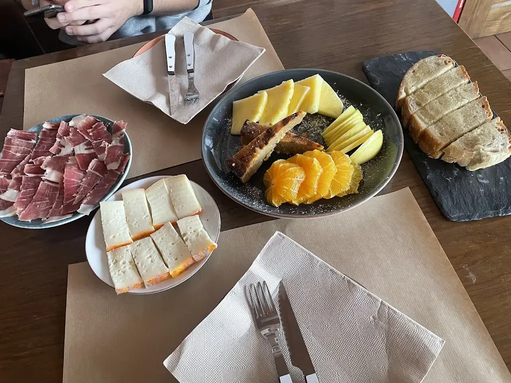 Weronika Glazer_Taberna do Javali_Bragança Municipality_reseña