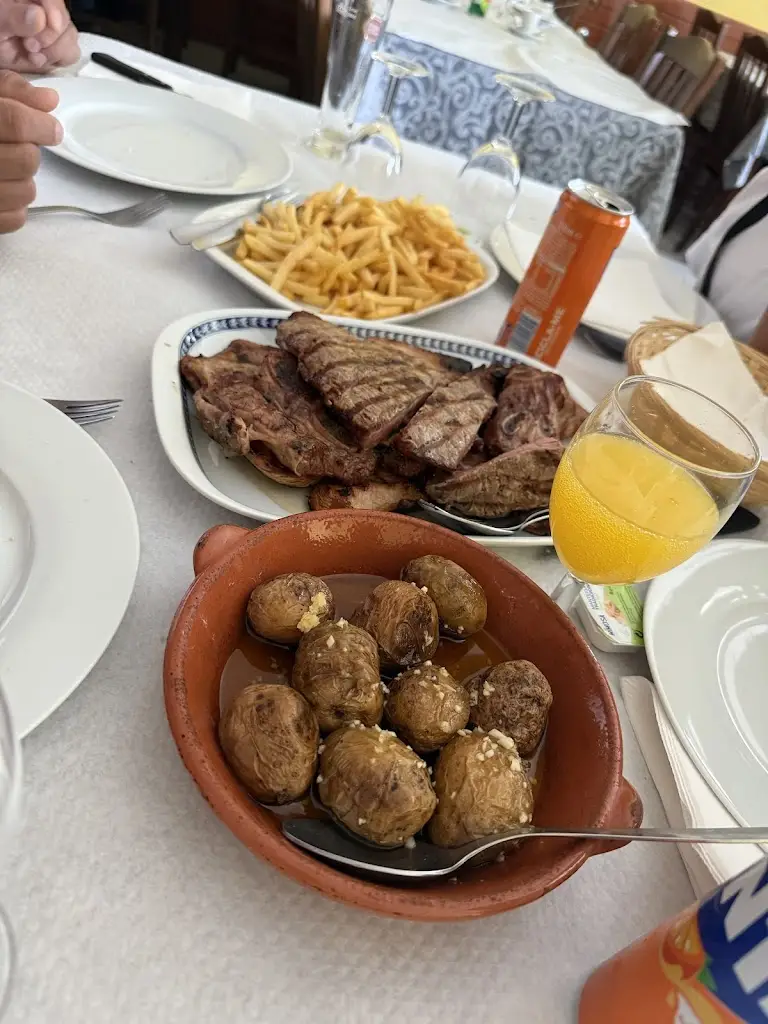 Kallyne Azevedo_AKAPOUR_Vinhais_recensione