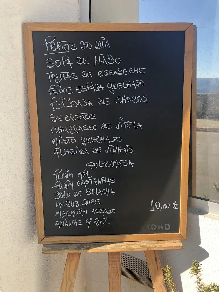 Elisa_A Tasca Do Meio_Vinhais_reseña