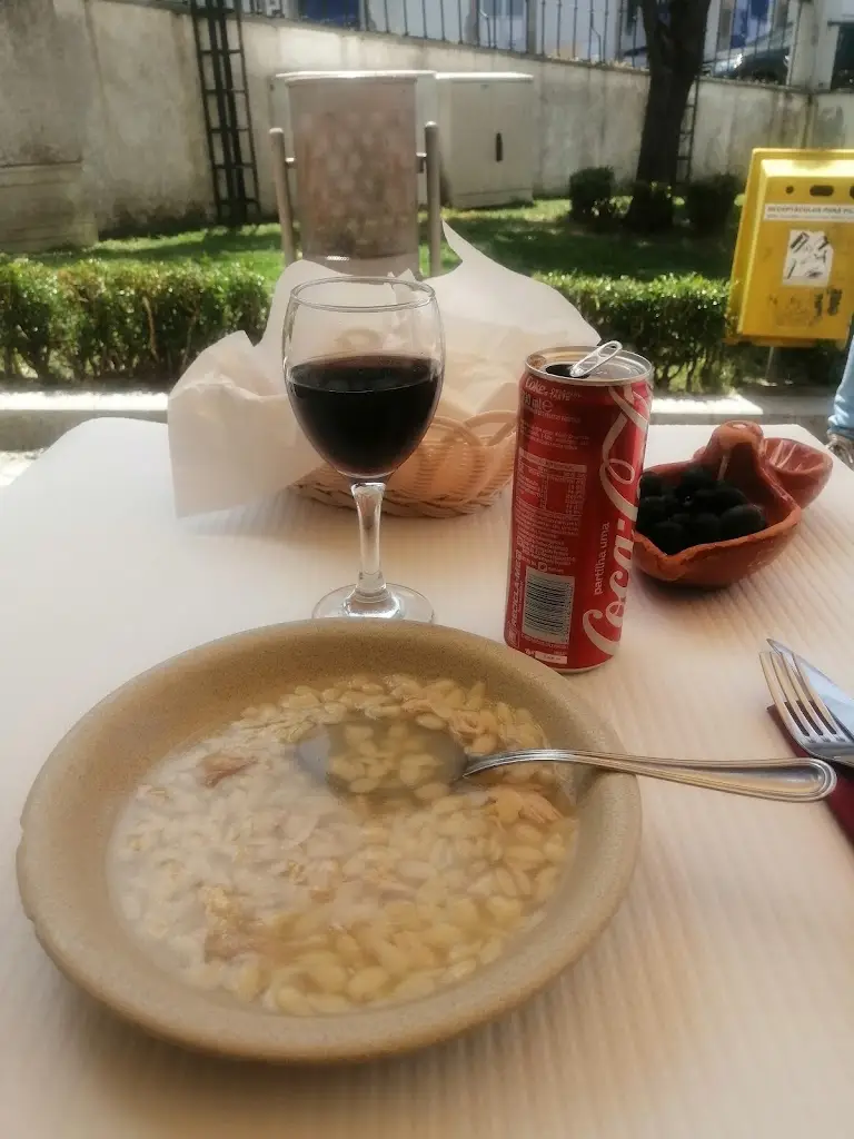 Mike Woodward_A Cave_Penamacor_review