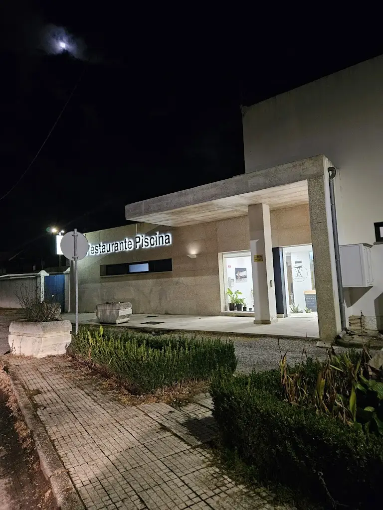 Morgan Mora Martínez_Decénio Voador - Restaurante Piscina_Penamacor_recensione