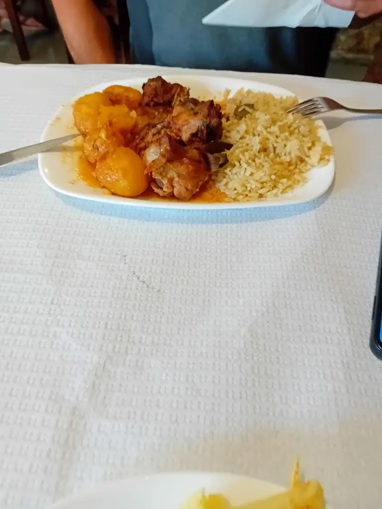 Jackie Lyons_Churrasqueira Central_Vila de Rei_recensione