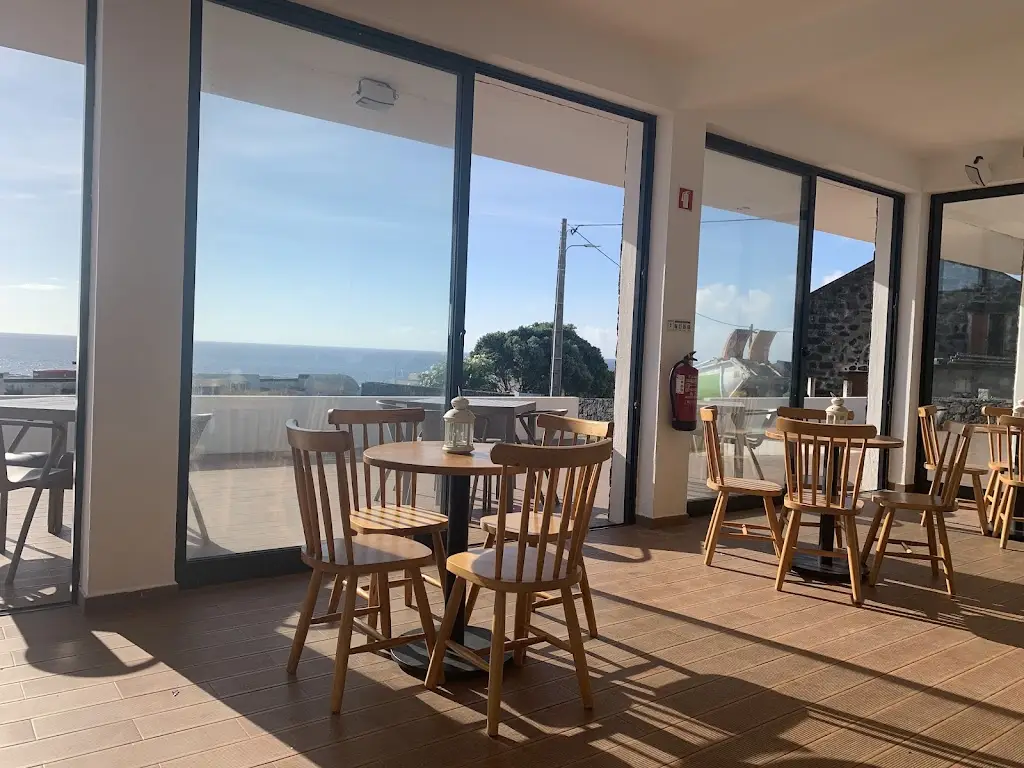 Cachalote_Lajes das Flores_slider_image_1