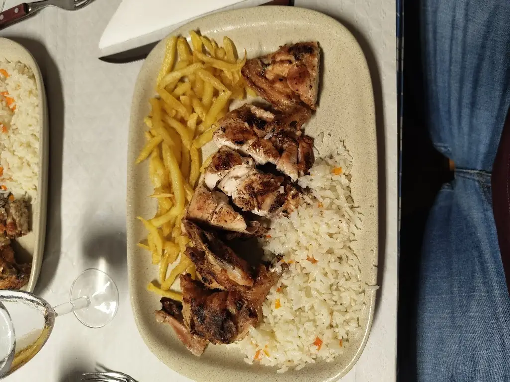 Javier Gamarra González_Churrasqueira A Grelha 2_Sertã_reseña