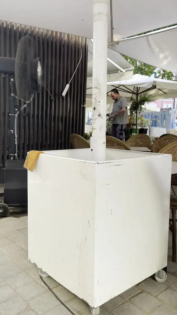 Maria Eugenia Monteiro Piteiras_Café Arco Iris_Carapinheira_reseña