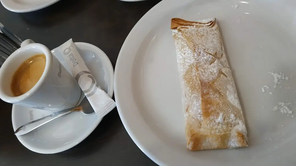 Francisco Azenha_77 Restaurant_Lavos_review