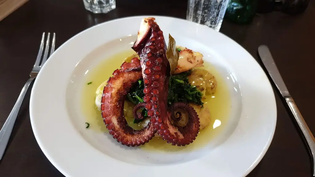 77 Restaurant_Lavos_slider_image_2