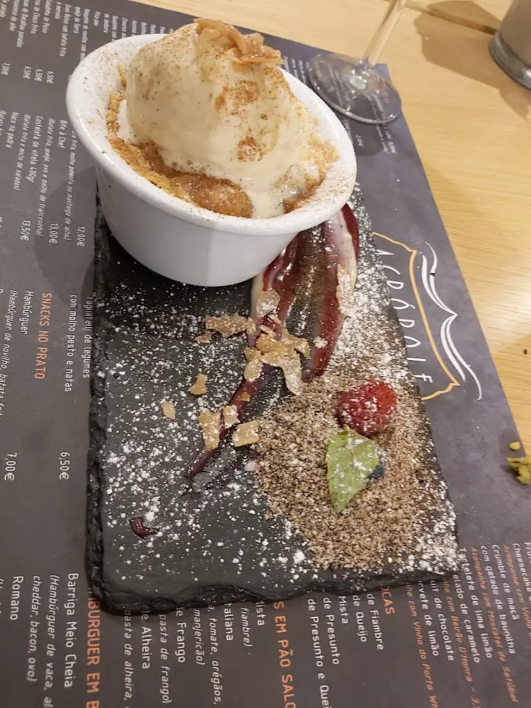 Lawrence Pearce_Gastrobar Acrópole_Figueira da Foz_recensione