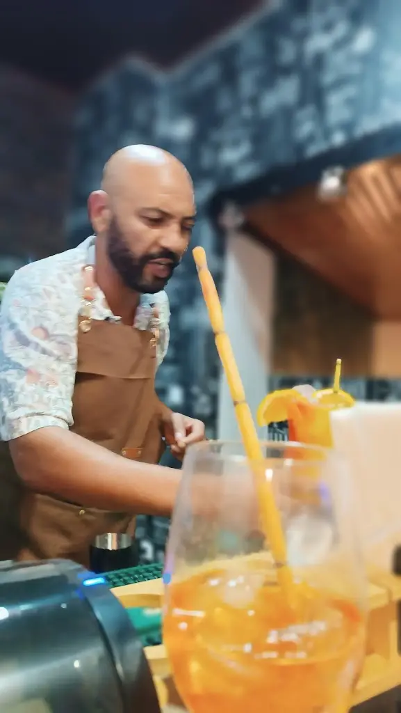 Sam Van Dweller_Mako Cocktail Bar_Arganil_reseña