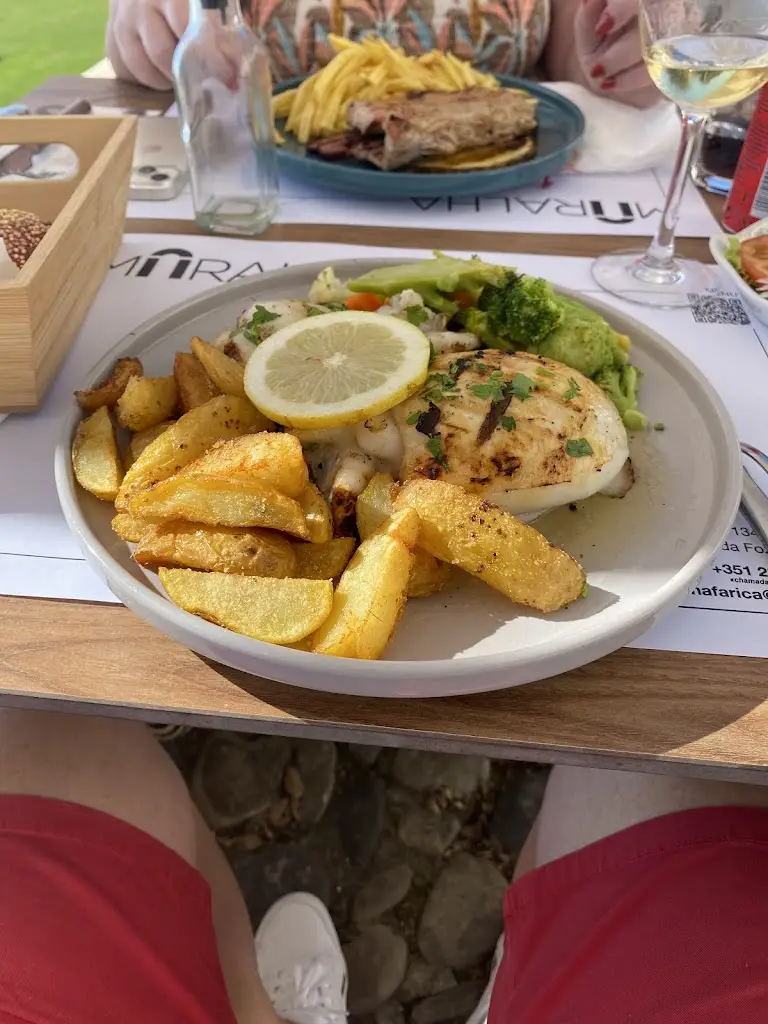 Martin Wainwright_Restaurante Muralha Chafarica_Buarcos_recensione