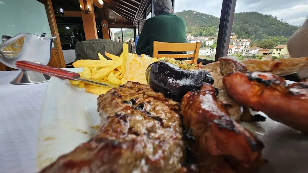 James Holloway_Côta_Lorvão_reseña