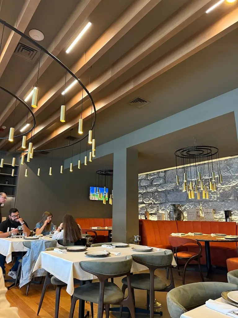 Miramaia Steakhouse_Maia_slider_image_2