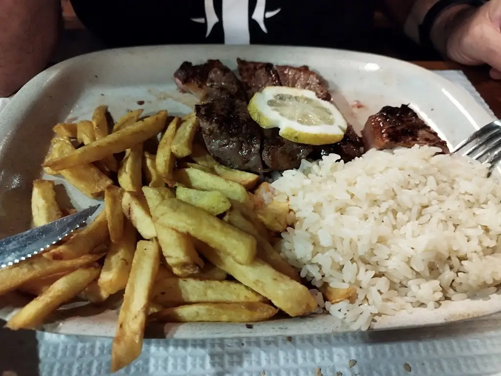 Beca Beca_Churrascaria GalinhAmiga_Lousã_reseña