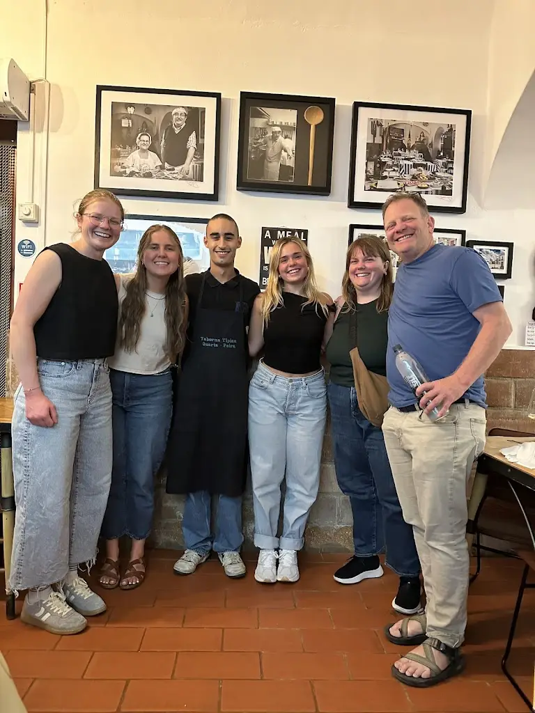 Sarah Lundahl_Taberna Típica Quarta-feira_Évora_reseña