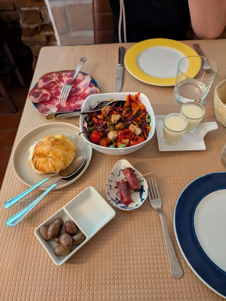 Davide Pettenuzzo_Taberna Típica Quarta-feira_Évora_reseña