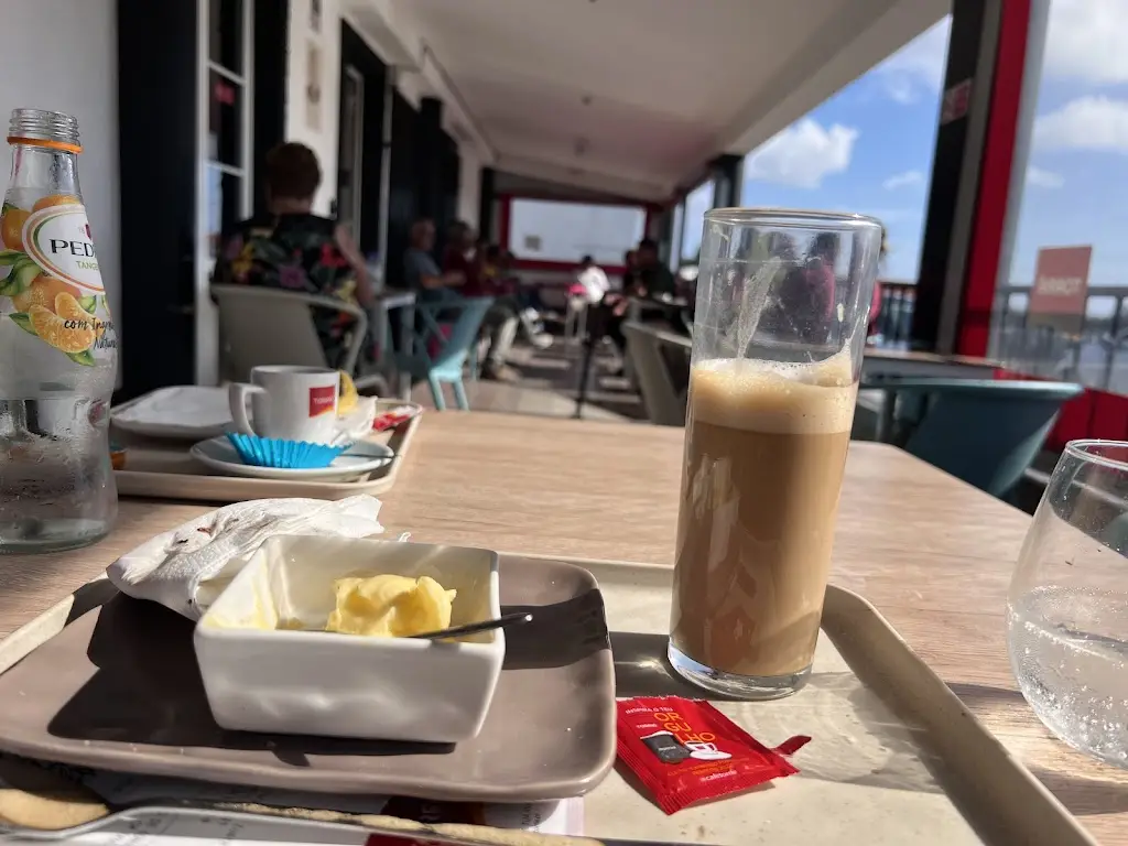 Café do Artur ristorante a Porto Martins
