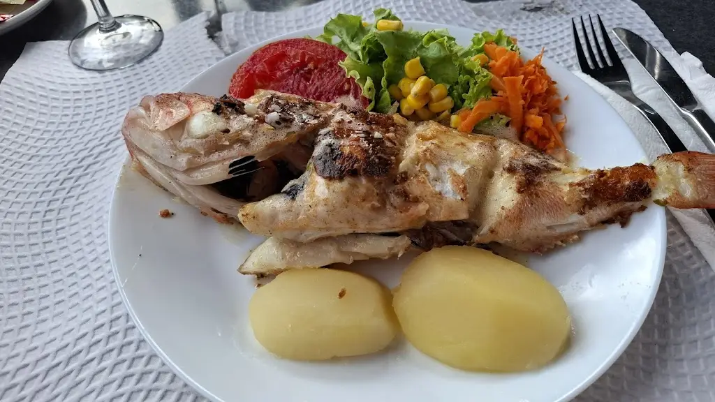 Pedro Baptista_Golfinho Snack-Bar_Porto Martins_review