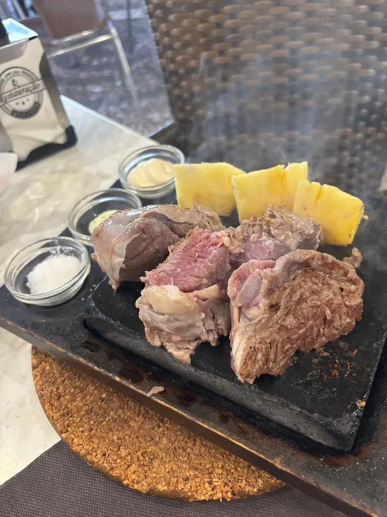 vasco araujo_Restauração_Vila Viçosa_reseña