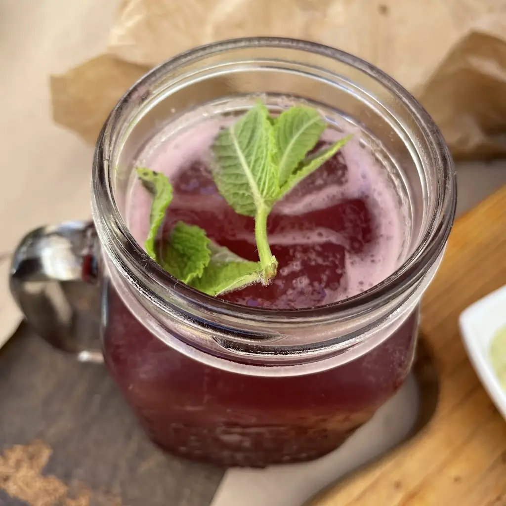 Esra G. Pertan_Adega 7160_Vila Viçosa_reseña