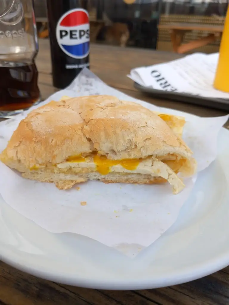 Marie Depovere_Império das Bifanas_Vendas Novas_recensione