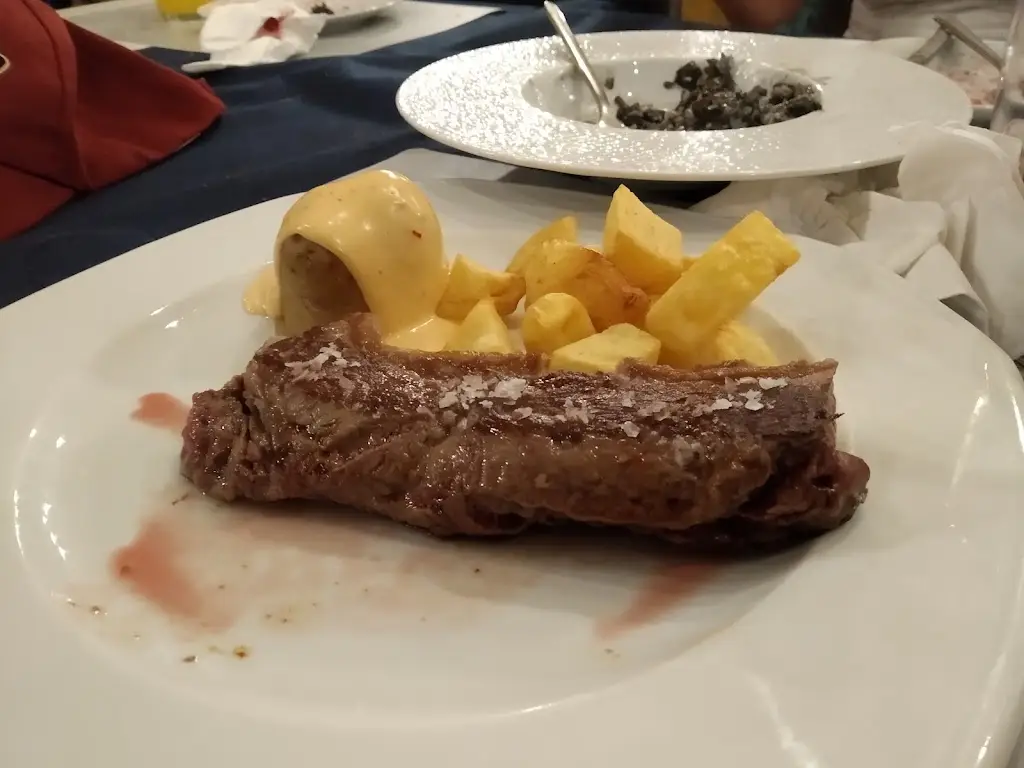 Yosr M'barek_Pizzaria Papo Seco, Lda._Tábua_recensione