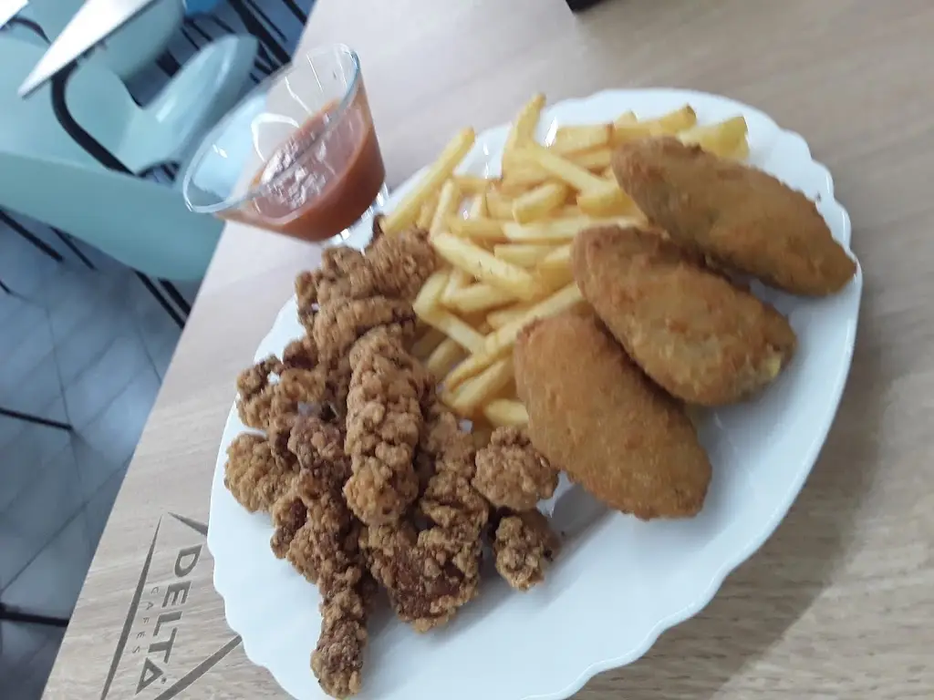 giovani Marquez_Mare Cheia Snack bar e Cafe_Porto Judeu_review