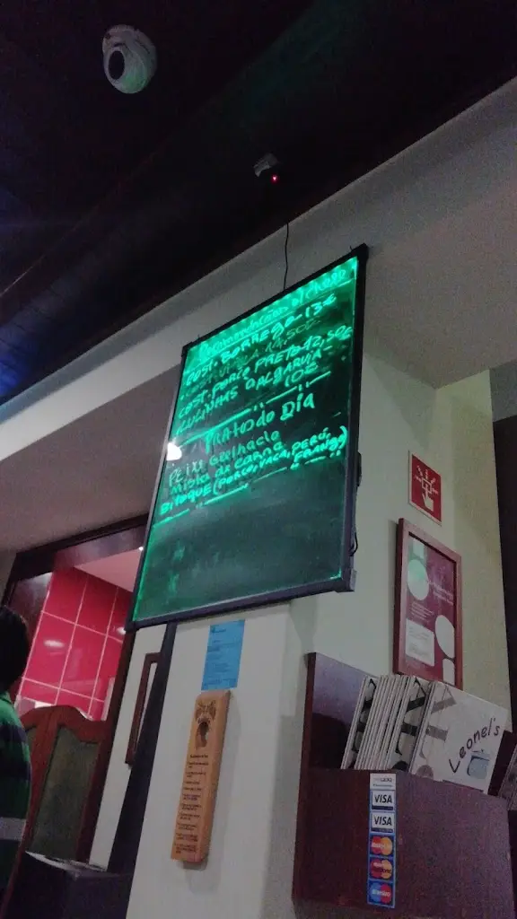 Cyberpunk as Fuck_Restaurante Leonel's_Algoz_recensione