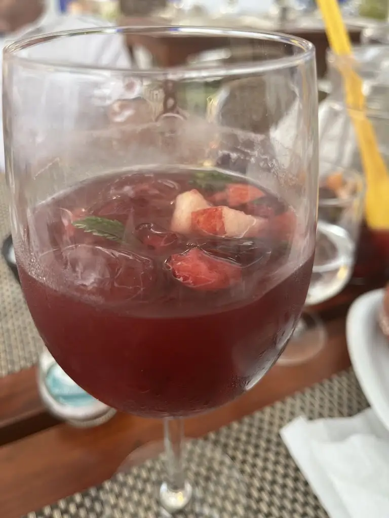 Nikki Fox_Restaurante Campos_Alcantarilha_recensione